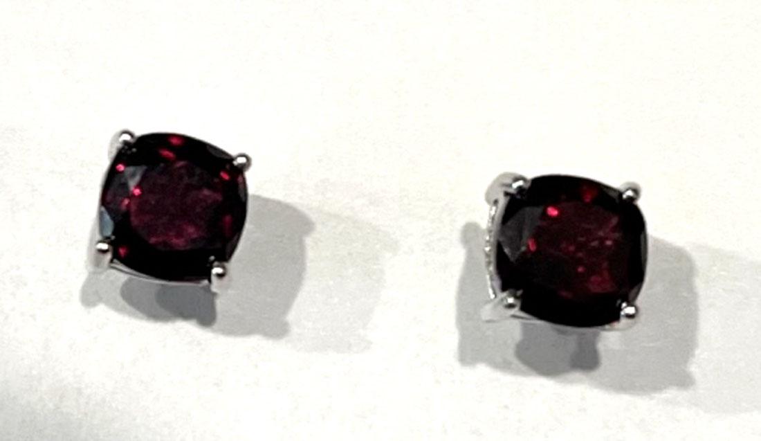 PRETTY CUSHION CUT 1CT GARNET GEMSTONE EARRINGS (1 of 1)