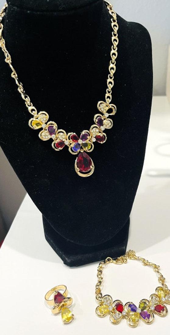 LOT OF 18 ASSORTED JOAN RIVERS CLIP ON EARRINGS (1 of 1)