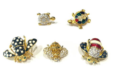 LOT OF 5 CRYSTAL ACCENT BROOCHES: MINT CONDITION