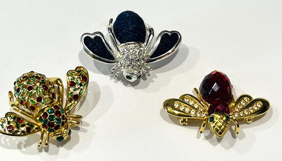 LOT OF 3 COLLECTIBLE JOAN RIVERS BROOCHES (1 of 1)