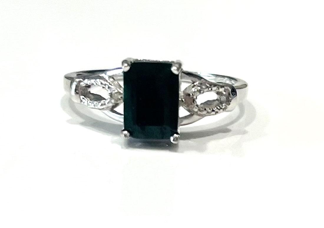 FANTASTIC 2CT EMERALD PRINCESS CUT STERLING RING (1 of 1)