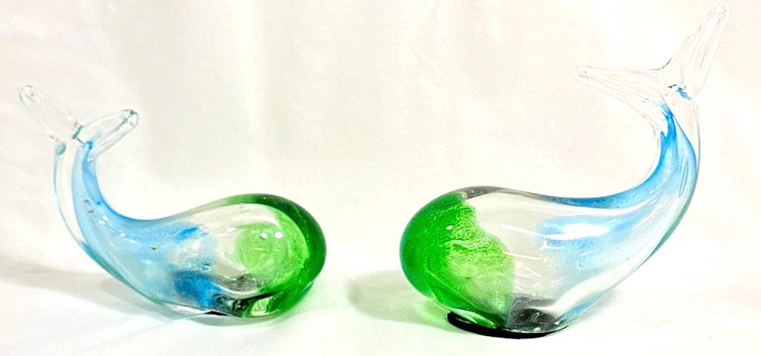 FANTASTIC LOT OF 2 BLUE/GREEN ART GLASS WHALES (1 of 1)