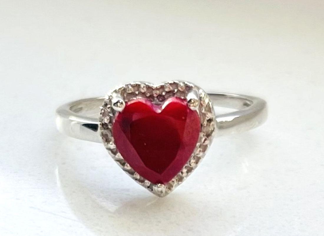 PRSITINE GENUINE 2CT RUBY HEART STERLING RING (1 of 1)
