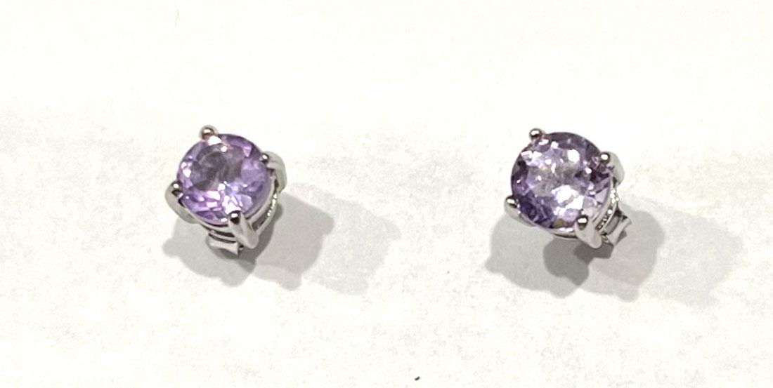 DAZZLING 1CT LAVENDER AMETHYST SOLITAIRE EARRINGS (1 of 1)