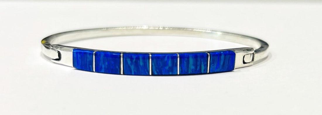 GORGEOUS MEXICAN STERLING BLUE FIRE OPAL BRACELET (1 of 1)