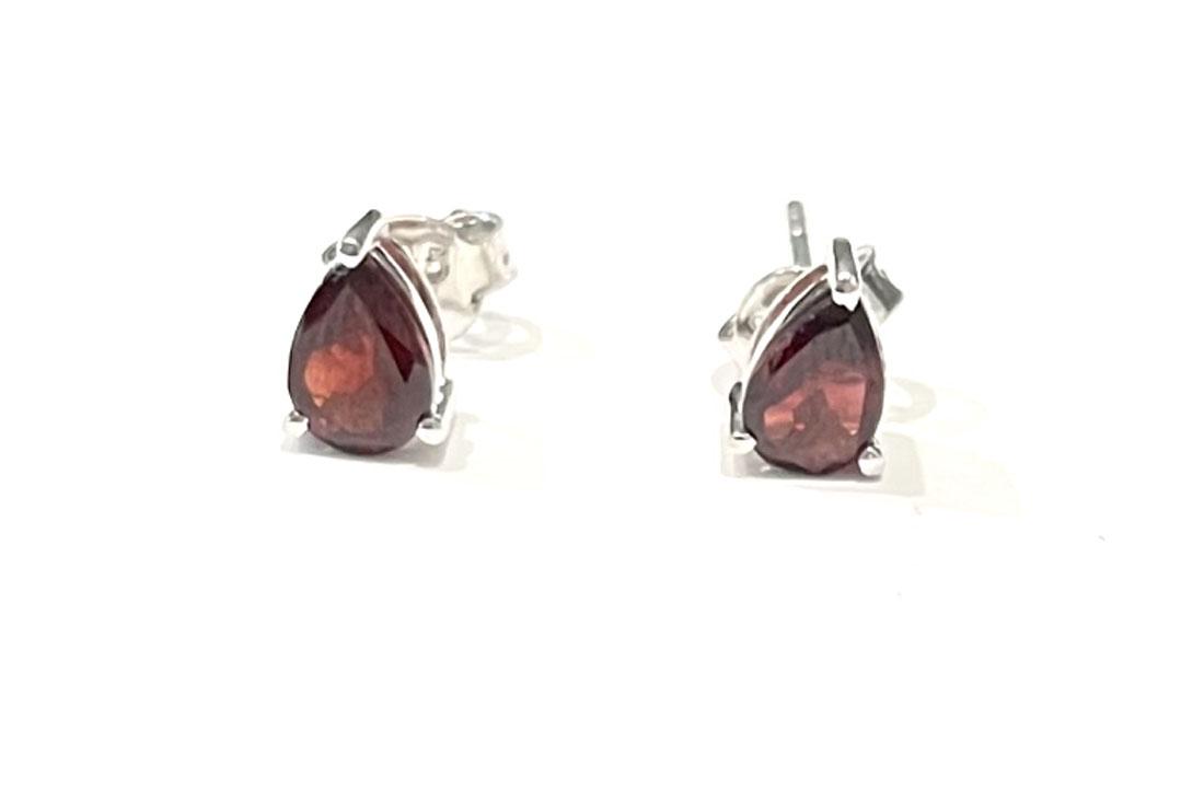 1CT PEAR CUT PRISTINE GARNET STERLING POST EARRING (1 of 1)