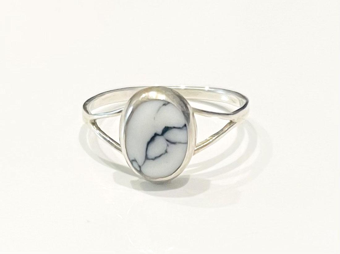 DAINTY POLISHED WHITE HOWLITE STERLING RING: SIZE 8