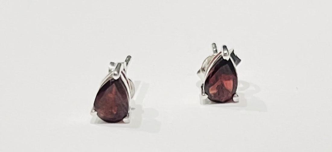 DARLING RED GARNET 1CT SOLITAIRE EARRINGS (1 of 1)