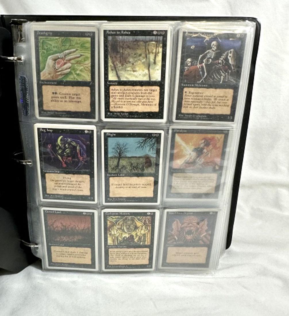 BINDER OF ASSORTED MAGIC THE GATHERING CARDS: ASSORTED