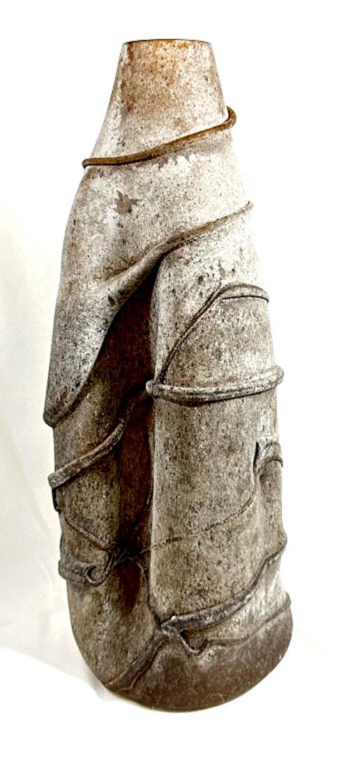 ARTIST SIGNED MODERN SCULPTURAL ART GLASS VASE (1 of 1)