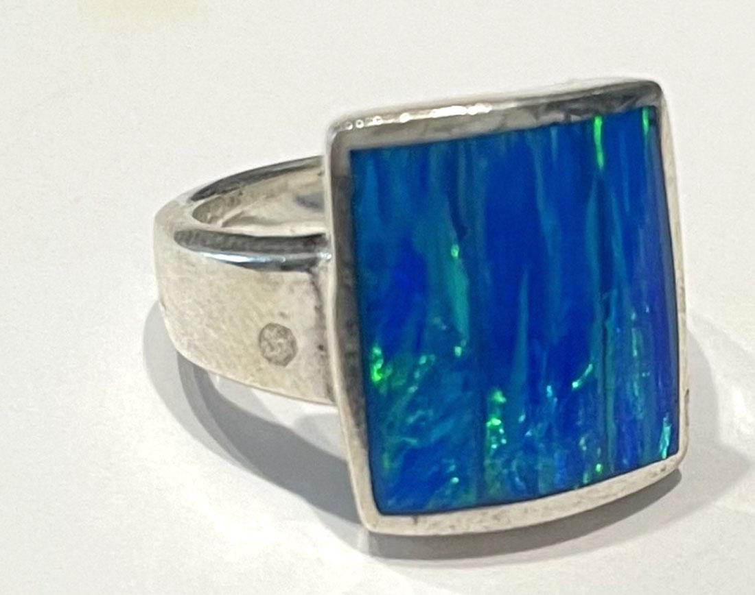 EXQUISITE STERLING SILVER BLUE FIRE OPAL RING (1 of 1)