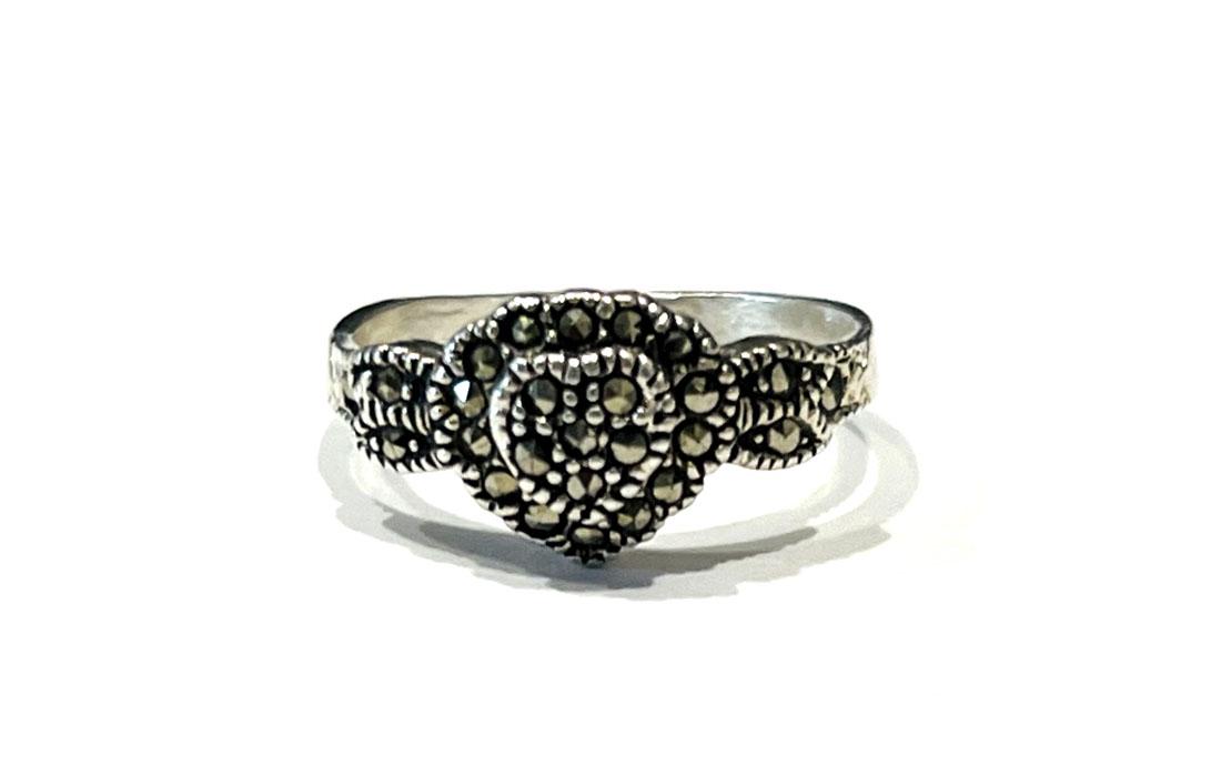 DAZZLING VINTAGE STERLING MARCASITE HEART RING: SIZE 7 STERLING SILVER
