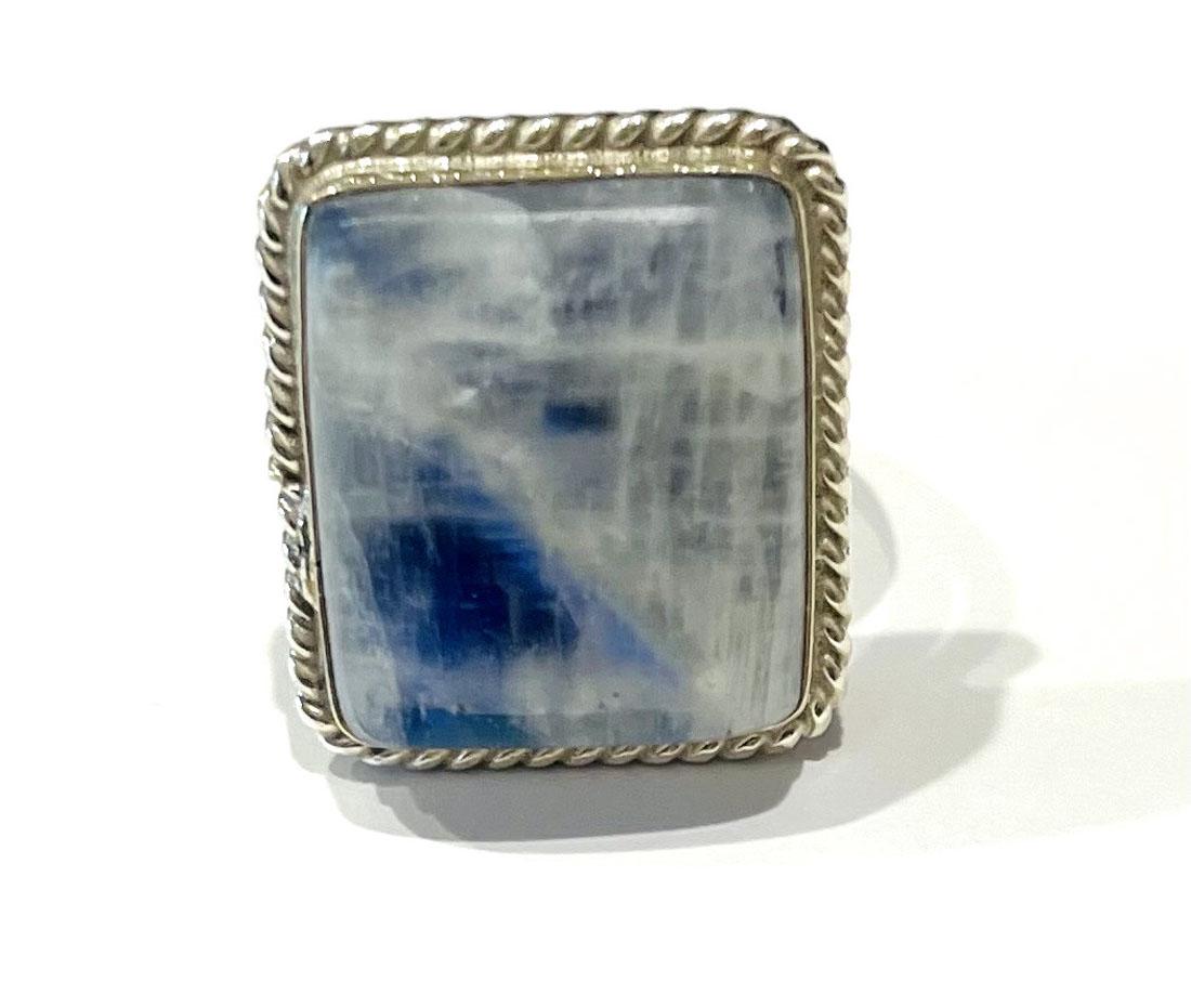 UNIQUE LIGHTNING BLUE/WHITE GEMSTONE RING (1 of 1)