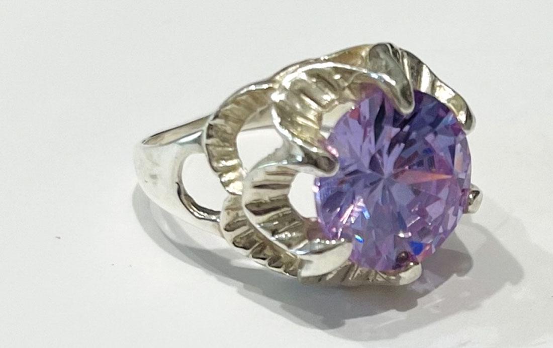 GORGEOUS STERLING SILVER 5CT ROUND LAVENDER RING (1 of 1)