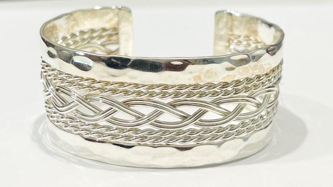 BEAUTIFUL STERLING SILVER LADIES CUFF BRACELET (1 of 1)