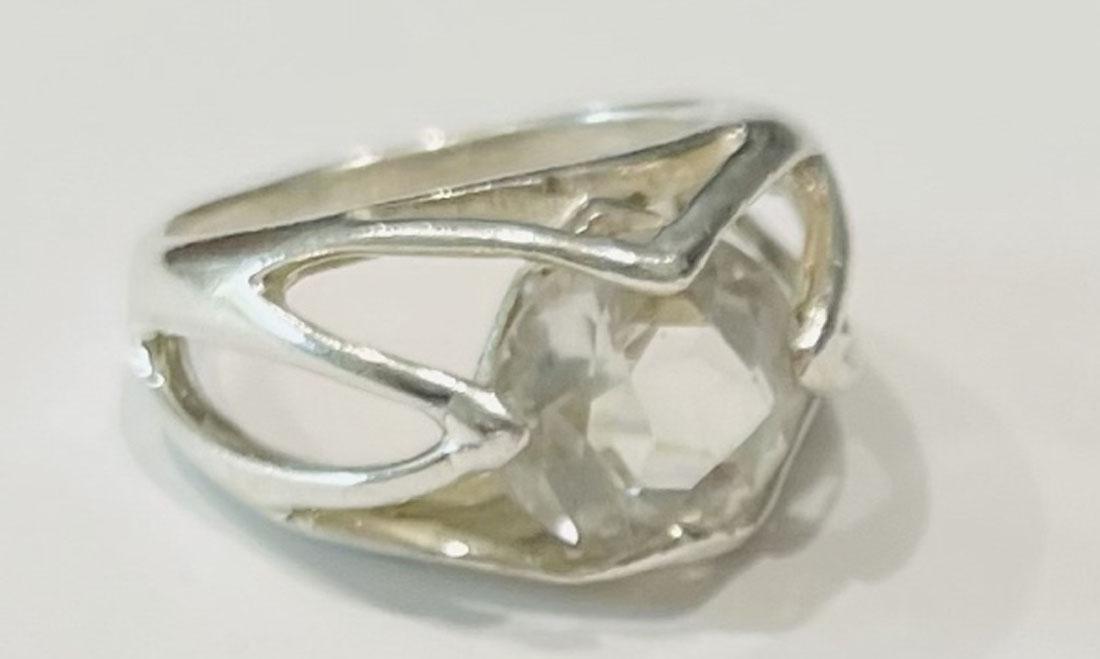 GORGEOUS ROUND SET 4CT CLEAR QUARTZ RING (1 of 1)