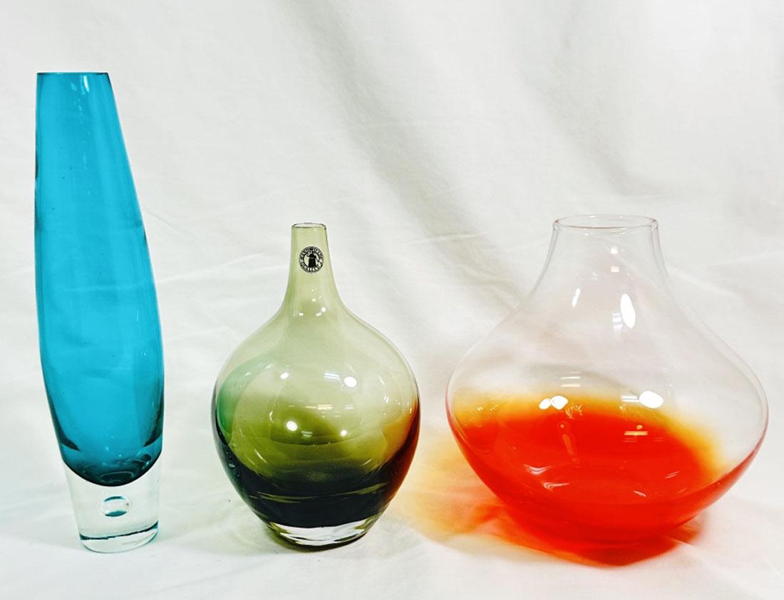 EXCELLENT LOT OF 3 ASSORTED ART GLASS VASES (1 of 1)