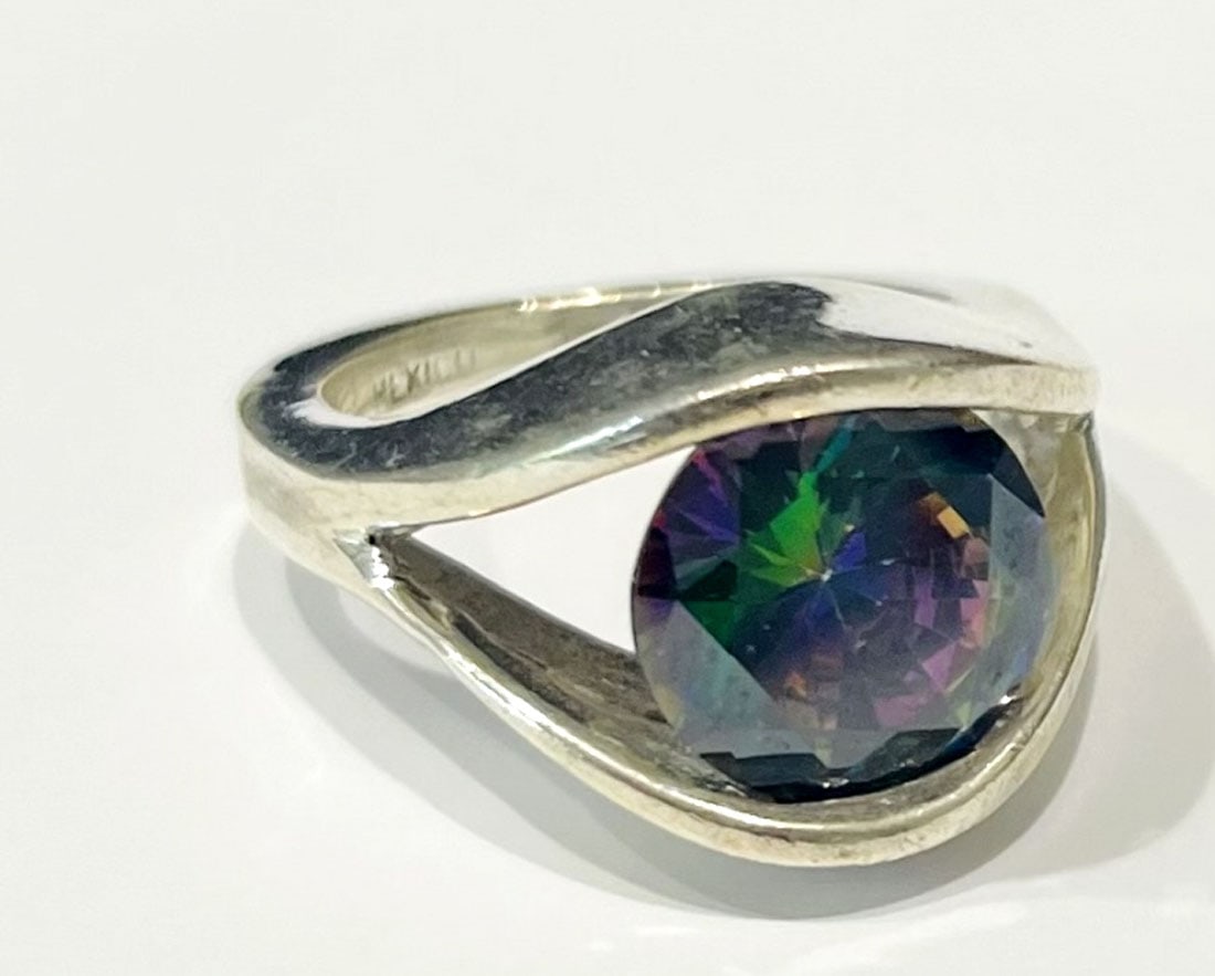 DAZZLING ROUND 6CT MYSTIC TOPAZ SOLITAIRE RING (1 of 1)