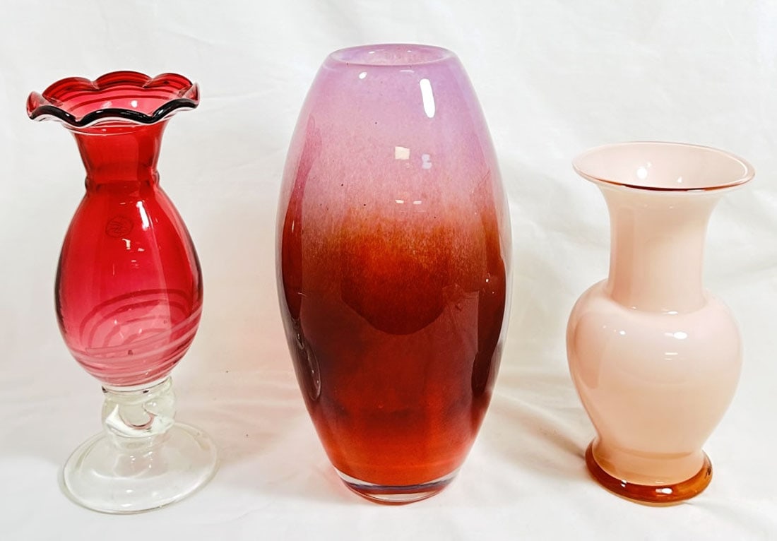 FABULOUS LOT OF 3 VINTAGE PINK ART GLASS VASES (1 of 1)