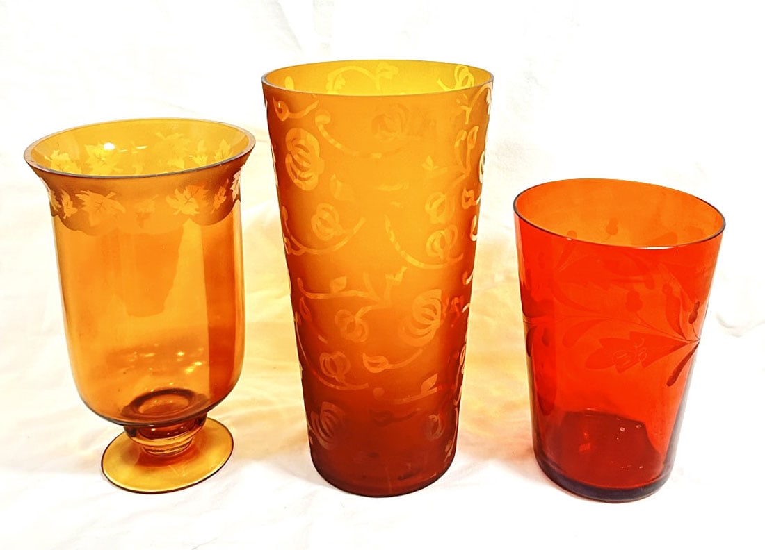 LOVELY HAND BLOWN ART GLASS DECOR VASES (1 of 1)