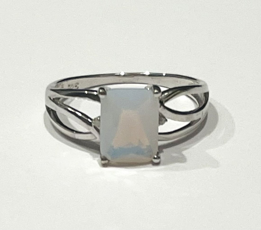 STUNNING PRINCESS CUT 1CT FIRE OPAL ESTATE RING (1 of 1)