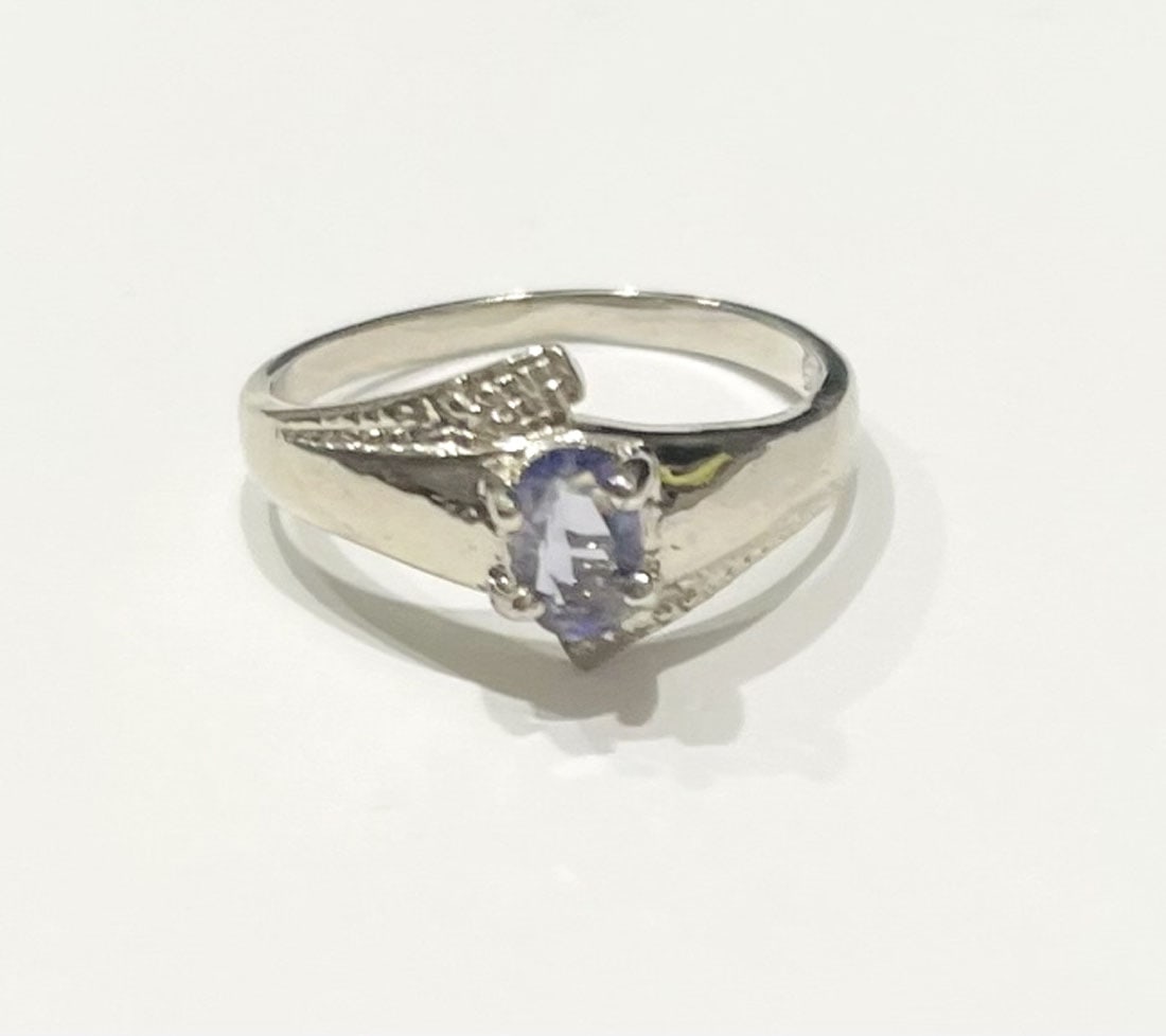 DAINTY TANZANITE .25CT STERLING ESTATE RING (1 of 1)