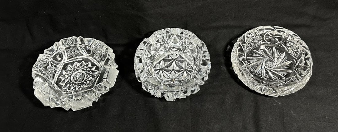 BEAUTIFUL LOT OF VINTAGE CRYSTAL ASHTRAYS (1 of 2)