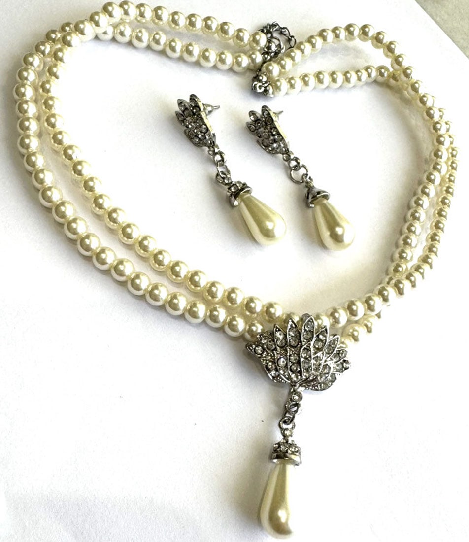 ELEGANT CRYSTAL ACCENT PEARL NECKLACE SET: NECKLACE AND EARRINGS, FAUX PEARL