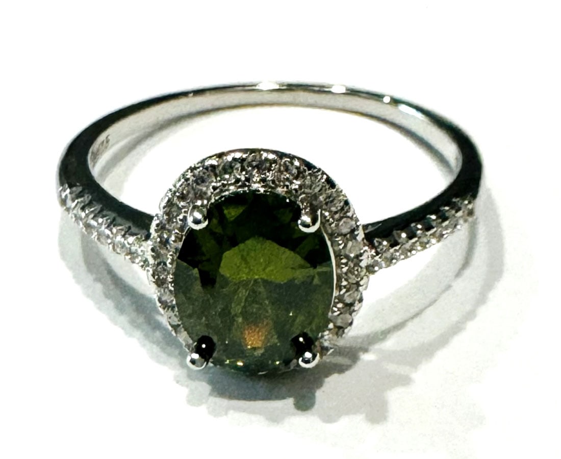 OUTSTANDING OVAL SET GREEN/WHITE QUARTZ RING (1 of 1)