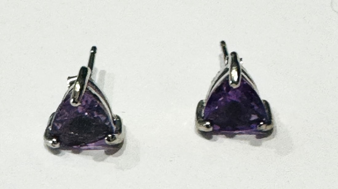 SPECIAL LAVENDER AMETHYST 1CT SOLITAIRE EARRINGS (1 of 1)