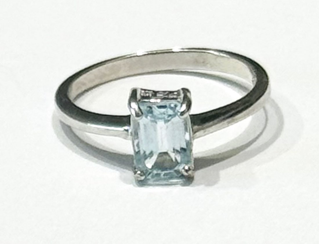 CLASSIC EMERALD CUT 1CT SKY BLUE TOPAZ RING: STERLING SILVER SIZE 7