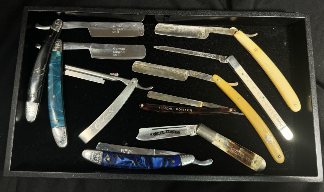 LOT OF ASSORTED VINTAGE SHAVERS: ASSORTED BAKELITE HANDLES ON SOME, OK/GOOD CONDITION