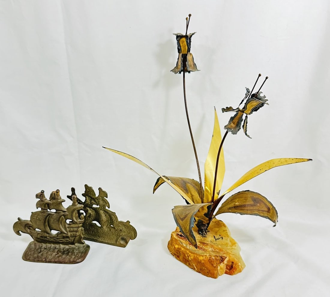 LOT OF BRASS BOOKENDS AND BRASS FLOWER SCULPTURE: BOOKENDS ARE 4", FLOWERS ARE 12"H GOOD CONDITION