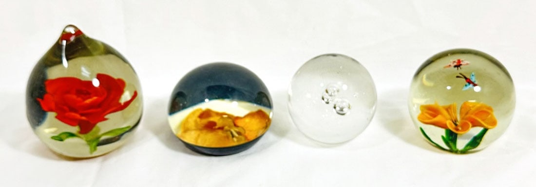 VINTAGE LOT OF ART GLASSW 3D PAPERWEIGHTS: 2-4" EACH GOOD CONDITION