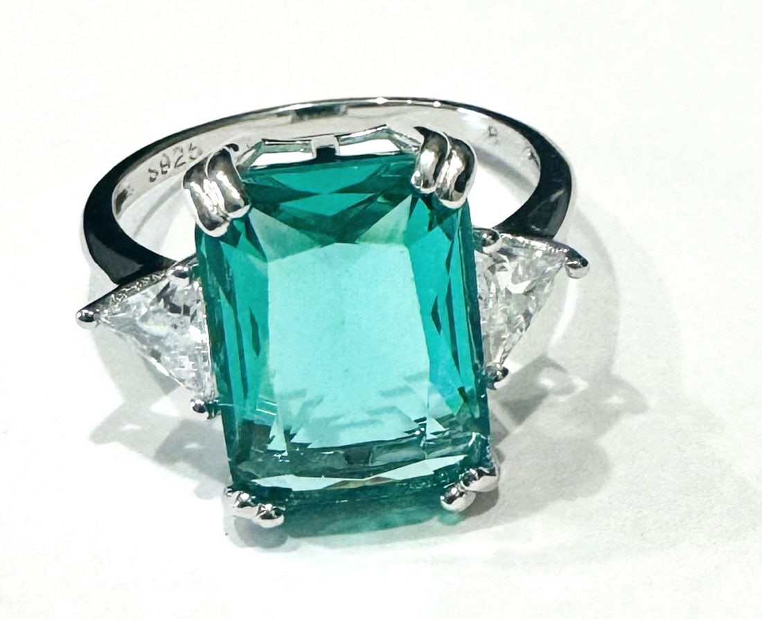 AMAZING 8CT EMERALD QUARTZ/CZ STERLING RING: SIZE 8