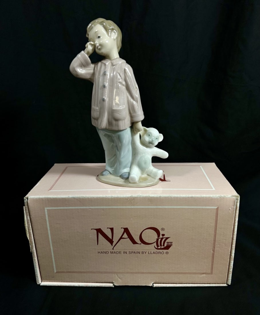 LLADRO NAO "LA HORA DE DORMIR" FIGURINE W/BOX (1 of 1)
