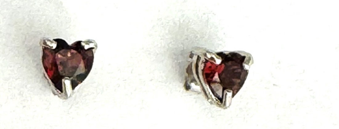BEAUTIFUL 1CT GARNET HEART CUT EARRINGS (1 of 1)