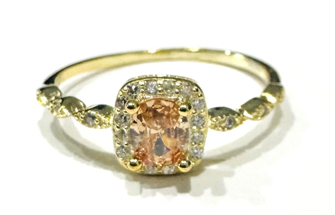 STUNNING 1CT PEACH QUARTZ PRINCESS CUT RING (1 of 1)