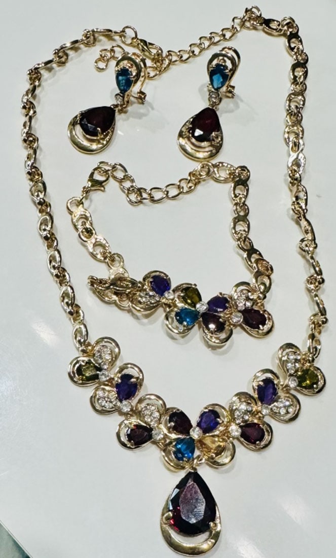 AMAZING MULTI COLOR RHINESTONE NECKLACE SET (1 of 1)