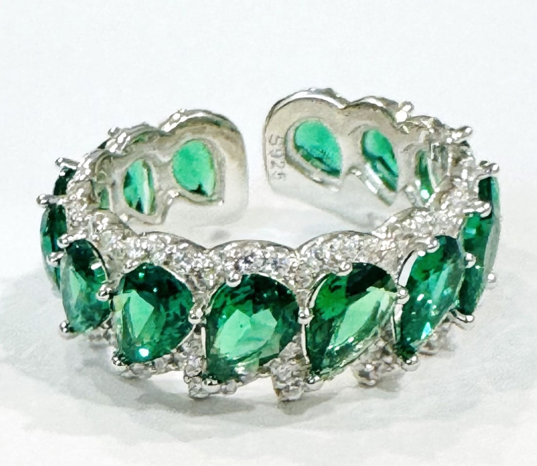 DAZZLING 10CT EMERALD CZ STERLING ESTATE RING (1 of 1)