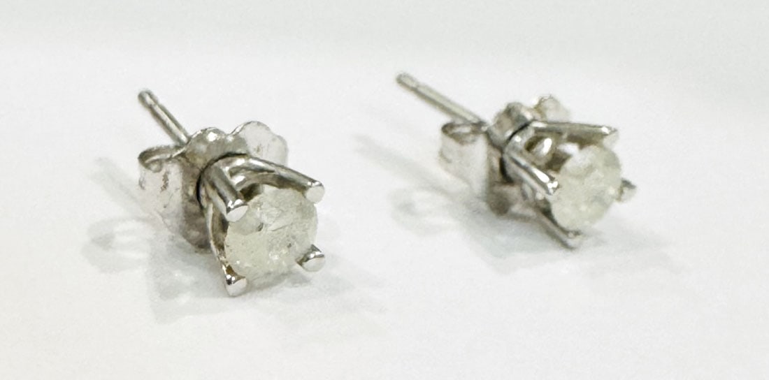 FABULOUS .50CT STERLING SILVER CZ STUD EARRINGS (1 of 1)