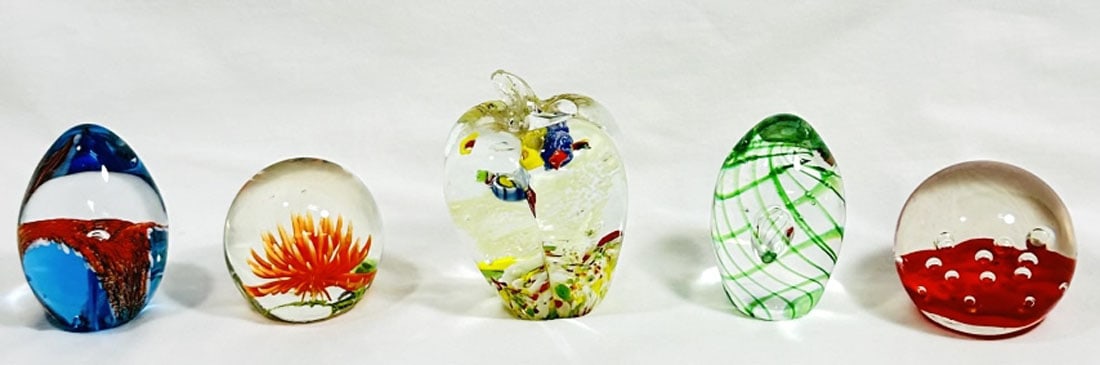 BEAUTIFUL LOT OF 5 ART GLASS 3D PAPERWEIGHTS: 2-4" MINT CONDITION