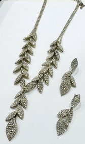 GORGEOUS CRYSTAL EMBELLISHED NECKLACE SET