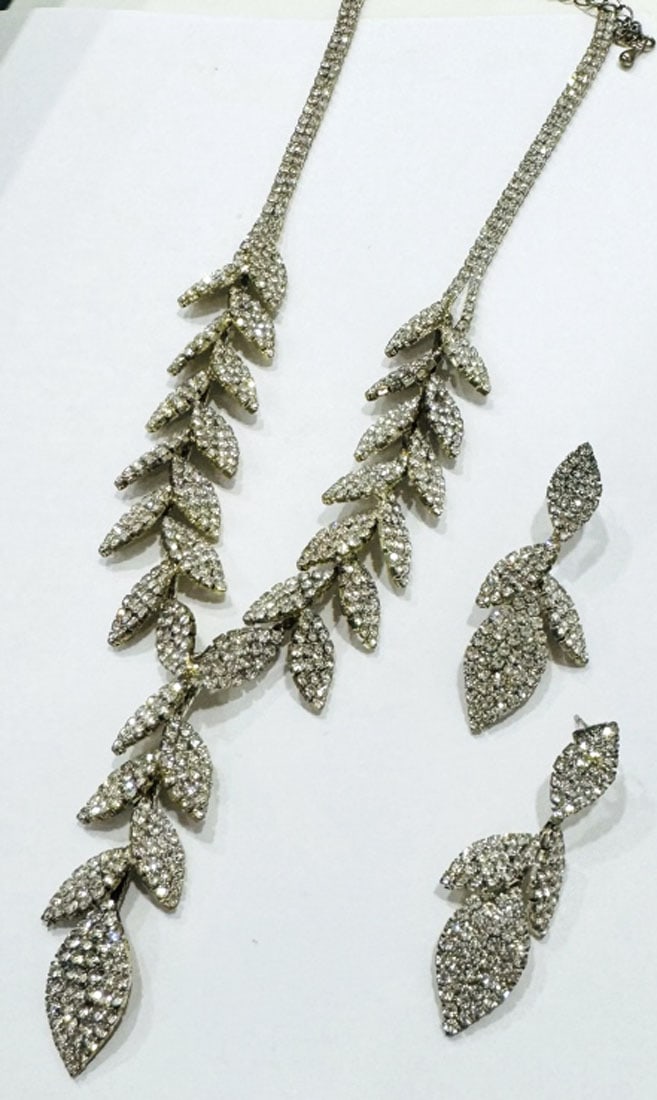 GORGEOUS CRYSTAL EMBELLISHED NECKLACE SET: NECKLACE AND EARRINGS