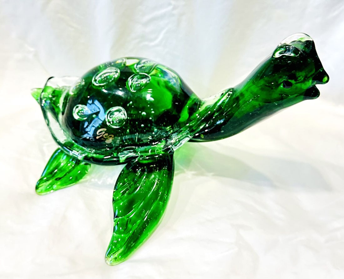 AMAZING GREEN GLASS TURTLE ART GLASS SCULPTURE: 8"LX5"H MINT CONDITION