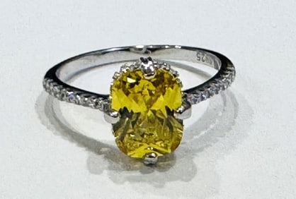 BRIGHT OVAL SET 4CT LEMON QUARTZ SOLITAIRE RING