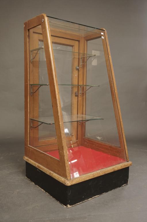 Country Store Display Cabinet Vintage country store (1 of 2)