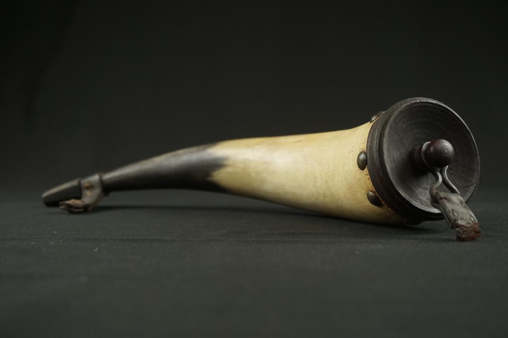 18th/19th Century Powder Horn 18th/19th c. powder horn (1 of 5)