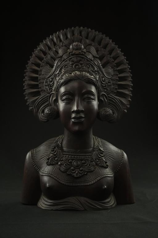 1900s Polynesian Carved Bust Exceptional early 1900s: Exceptional early 1900s hand carved wood bust of Polynesian oceanic nude women in exquisite fine detail. Very good. Size: 15"H