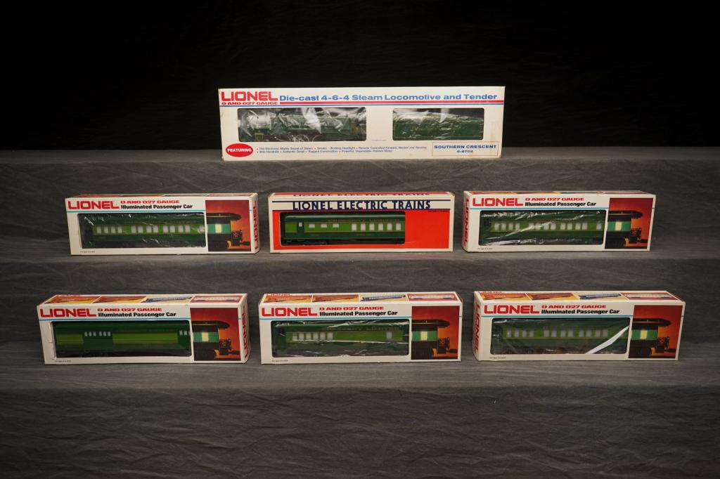 Lionel So. Crescent 8702 Steam Engine w/ Cars.: Set includes 8702 steam engine, 2671 W tender, 9530 baggage, 9531 combo, 9532 coach, 9533 coach, 9534 observation, 19001 dining car. Both boxes & trains excellent original condition. C-8